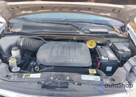 2016 Chrysler Town & Country Touring z USA, uszkodzony, nr VIN 2C4RC1BG4GR101377